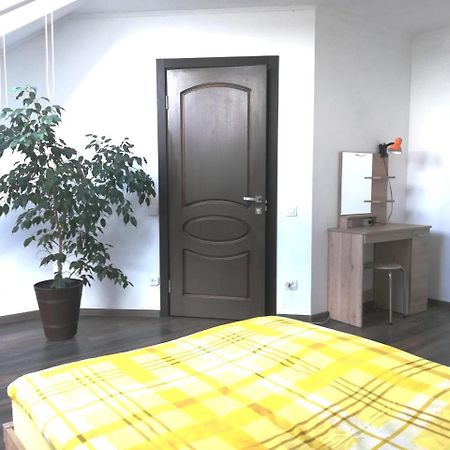 Guest House Аirport Brest Buitenkant foto