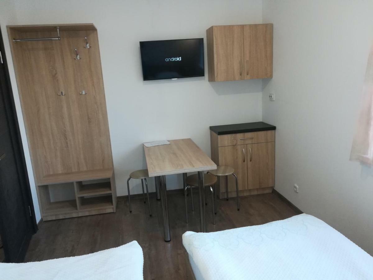 Guest House Аirport Brest Buitenkant foto